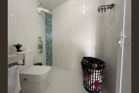 Casa à venda com 200m², 5 quartos e 2 vagas Casa à venda com 200m², 5 quartos e 2 vagasBanheiro Social 2