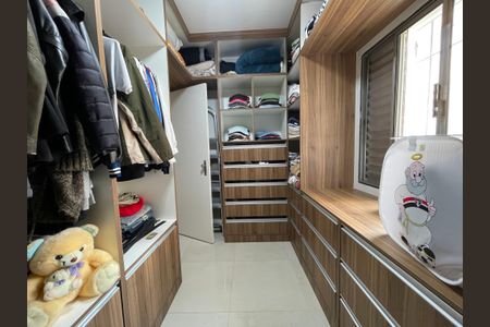 Casa à venda com 200m², 5 quartos e 2 vagas Casa à venda com 200m², 5 quartos e 2 vagasCloset dos quartos