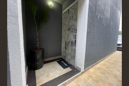 Casa à venda com 200m², 5 quartos e 2 vagas Casa à venda com 200m², 5 quartos e 2 vagasEntrada