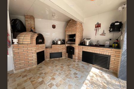 Casa à venda com 200m², 5 quartos e 2 vagas Casa à venda com 200m², 5 quartos e 2 vagasÁrea gourmet