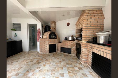 Casa à venda com 200m², 5 quartos e 2 vagas Casa à venda com 200m², 5 quartos e 2 vagasÁrea gourmet