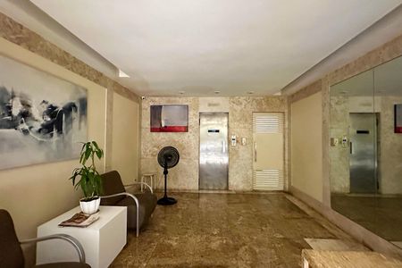 Apartamento à venda com 152m², 3 quartos e 2 vagas Apartamento à venda com 152m², 3 quartos e 2 vagasEntrada