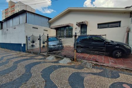 Casa à venda com 450m², 3 quartos e 10 vagas Casa à venda com 450m², 3 quartos e 10 vagasFachada