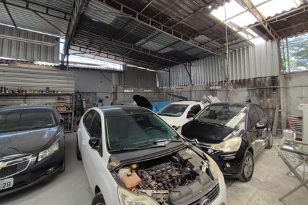 Casa à venda com 450m², 3 quartos e 10 vagas Casa à venda com 450m², 3 quartos e 10 vagasQuintal - Garagem