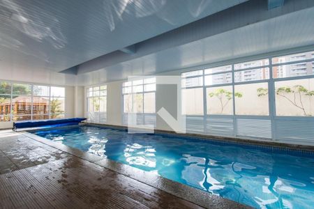 Apartamento à venda com 147m², 3 quartos e 3 vagas Apartamento à venda com 147m², 3 quartos e 3 vagasÁrea comum - Piscina