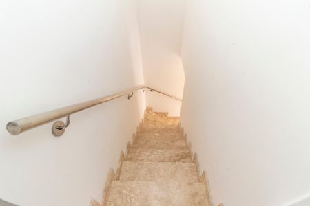 Casa de condomínio para alugar com 90m², 2 quartos e 1 vagaEscada