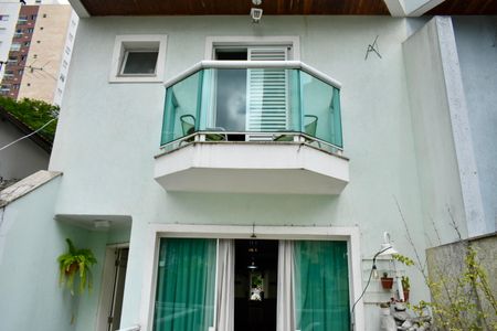 Casa à venda com 170m², 4 quartos e 3 vagas Casa à venda com 170m², 4 quartos e 3 vagasVaranda