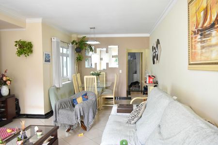 Casa à venda com 170m², 4 quartos e 3 vagas Casa à venda com 170m², 4 quartos e 3 vagasSala