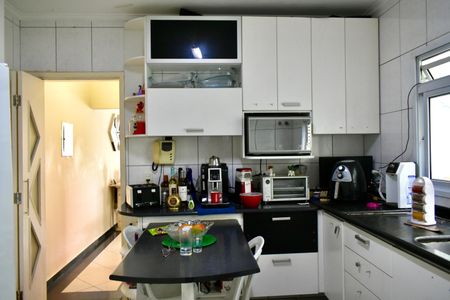 Casa à venda com 170m², 4 quartos e 3 vagas Casa à venda com 170m², 4 quartos e 3 vagasCozinha