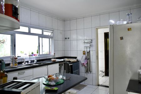 Casa à venda com 170m², 4 quartos e 3 vagas Casa à venda com 170m², 4 quartos e 3 vagasCozinha