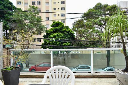 Casa à venda com 170m², 4 quartos e 3 vagas Casa à venda com 170m², 4 quartos e 3 vagasVaranda
