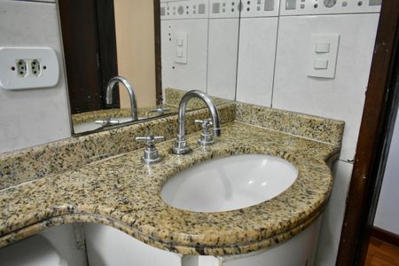Casa à venda com 170m², 4 quartos e 3 vagas Casa à venda com 170m², 4 quartos e 3 vagasBanheiro da Suíte 1