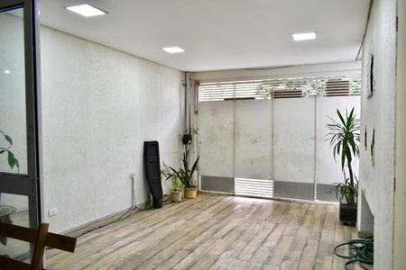 Casa à venda com 170m², 4 quartos e 3 vagas Casa à venda com 170m², 4 quartos e 3 vagasGaragem