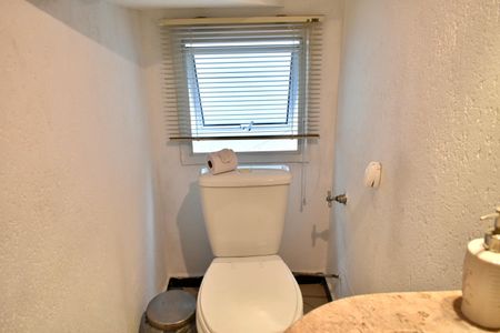 Casa à venda com 170m², 4 quartos e 3 vagas Casa à venda com 170m², 4 quartos e 3 vagasLavabo