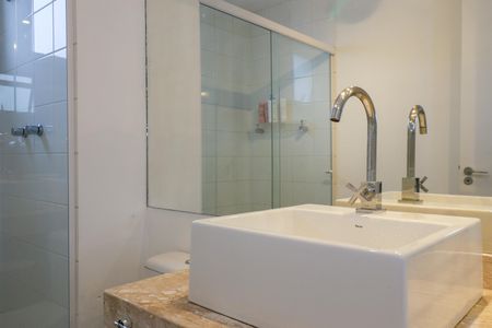 Apartamento à venda com 49m², 1 quarto e 1 vaga Apartamento à venda com 49m², 1 quarto e 1 vagaBanheiro da Suíte