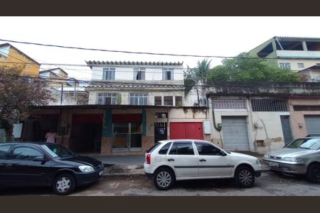 Casa à venda com 400m², 9 quartos e 1 vaga Casa à venda com 400m², 9 quartos e 1 vagaFachada com Placa Quinto Andar