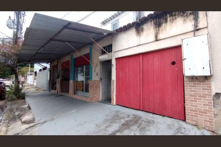 Casa à venda com 400m², 9 quartos e 1 vaga Casa à venda com 400m², 9 quartos e 1 vagaGaragens