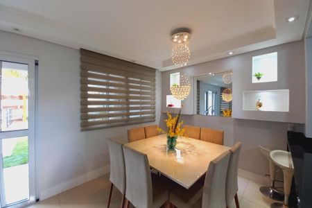 Casa de condomínio à venda com 272m², 3 quartos e 3 vagas Casa de condomínio à venda com 272m², 3 quartos e 3 vagasSala de Jantar