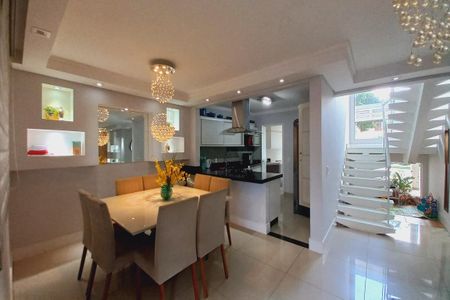 Casa de condomínio à venda com 272m², 3 quartos e 3 vagas Casa de condomínio à venda com 272m², 3 quartos e 3 vagasSala de Jantar