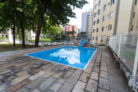 Apartamento à venda com 67m², 2 quartos e 1 vagaÁrea da Piscina 2