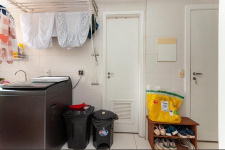 Apartamento à venda com 132m², 2 quartos e 2 vagas Apartamento à venda com 132m², 2 quartos e 2 vagasÁrea de Serviço