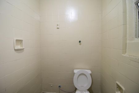 Casa à venda com 204m², 5 quartos e 2 vagas Casa à venda com 204m², 5 quartos e 2 vagasBanheiro