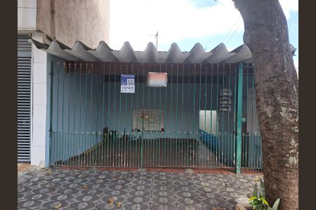 Casa à venda com 204m², 5 quartos e 2 vagas Casa à venda com 204m², 5 quartos e 2 vagasFachada