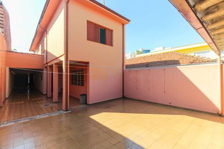 Casa à venda com 210m², 4 quartos e 6 vagas Casa à venda com 210m², 4 quartos e 6 vagasQuintal