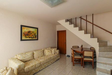 Casa à venda com 210m², 4 quartos e 6 vagas Casa à venda com 210m², 4 quartos e 6 vagasSala