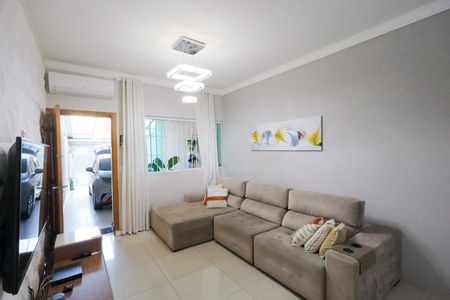 Casa à venda com 187m², 3 quartos e 2 vagas Casa à venda com 187m², 3 quartos e 2 vagasSala de estar