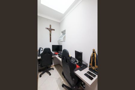 Casa à venda com 187m², 3 quartos e 2 vagas Casa à venda com 187m², 3 quartos e 2 vagasEscritório