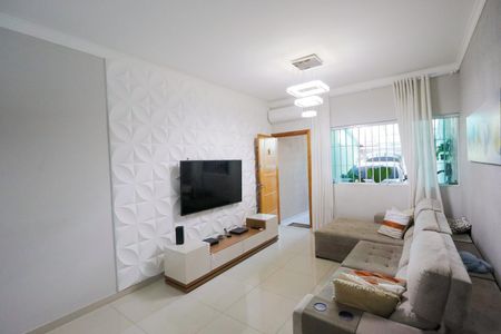 Casa à venda com 187m², 3 quartos e 2 vagas Casa à venda com 187m², 3 quartos e 2 vagasSala de estar