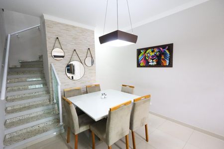 Casa à venda com 187m², 3 quartos e 2 vagas Casa à venda com 187m², 3 quartos e 2 vagasSala de jantar