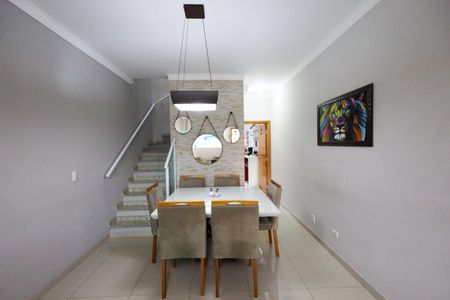 Casa à venda com 187m², 3 quartos e 2 vagas Casa à venda com 187m², 3 quartos e 2 vagasSala de jantar