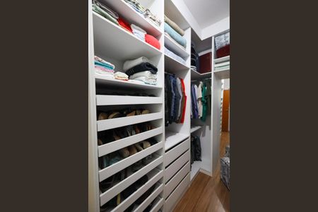 Casa à venda com 187m², 3 quartos e 2 vagas Casa à venda com 187m², 3 quartos e 2 vagasQuarto 1 Closet