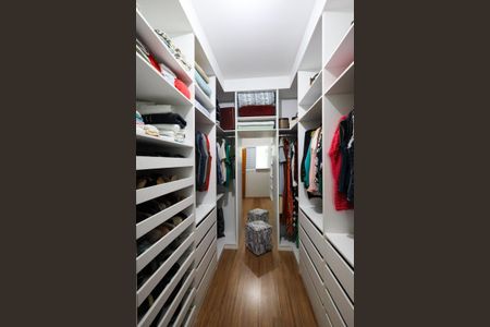 Casa à venda com 187m², 3 quartos e 2 vagas Casa à venda com 187m², 3 quartos e 2 vagasQuarto 1 Closet