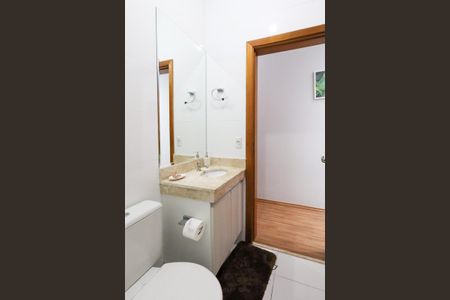 Casa à venda com 187m², 3 quartos e 2 vagas Casa à venda com 187m², 3 quartos e 2 vagasBanheiro Social