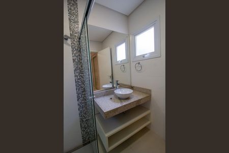 Casa de condomínio para alugar com 420m², 5 quartos e 3 vagas Casa de condomínio para alugar com 420m², 5 quartos e 3 vagasBanheiro da Suite 5