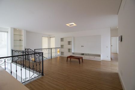 Casa de condomínio para alugar com 420m², 5 quartos e 3 vagas Casa de condomínio para alugar com 420m², 5 quartos e 3 vagasSala de TV