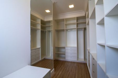 Casa de condomínio para alugar com 420m², 5 quartos e 3 vagas Casa de condomínio para alugar com 420m², 5 quartos e 3 vagasCloset da suíte 1