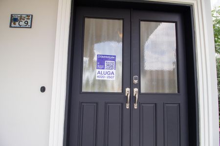 Casa de condomínio para alugar com 420m², 5 quartos e 3 vagas Casa de condomínio para alugar com 420m², 5 quartos e 3 vagasFachada