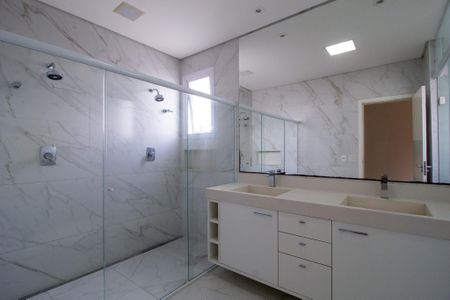 Casa de condomínio para alugar com 420m², 5 quartos e 3 vagas Casa de condomínio para alugar com 420m², 5 quartos e 3 vagasBanheiro da Suíte 1