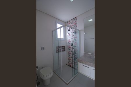 Casa de condomínio para alugar com 420m², 5 quartos e 3 vagas Casa de condomínio para alugar com 420m², 5 quartos e 3 vagasBanheiro da Suíte 2