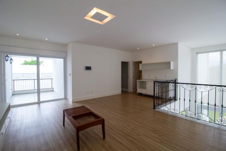 Casa de condomínio para alugar com 420m², 5 quartos e 3 vagas Casa de condomínio para alugar com 420m², 5 quartos e 3 vagasSala de TV