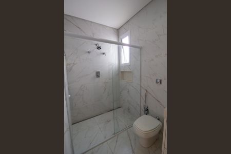 Casa de condomínio para alugar com 420m², 5 quartos e 3 vagas Casa de condomínio para alugar com 420m², 5 quartos e 3 vagasBanheiro da Suite 4