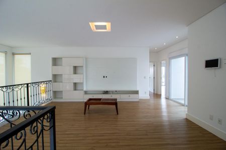 Casa de condomínio para alugar com 420m², 5 quartos e 3 vagas Casa de condomínio para alugar com 420m², 5 quartos e 3 vagasSala de TV