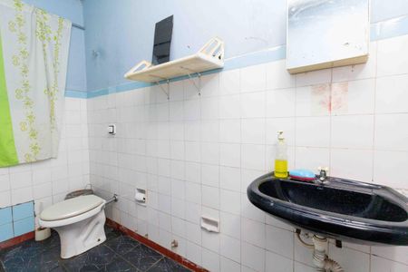 Casa à venda com 350m², 6 quartos e 2 vagas Casa à venda com 350m², 6 quartos e 2 vagasBanheiro