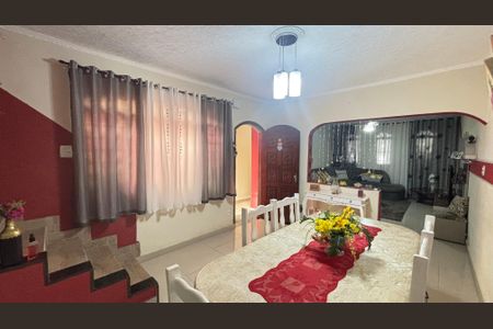 Casa à venda com 194m², 4 quartos e 2 vagas Casa à venda com 194m², 4 quartos e 2 vagasSala
