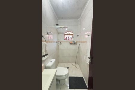 Casa à venda com 194m², 4 quartos e 2 vagas Casa à venda com 194m², 4 quartos e 2 vagasBanheiro