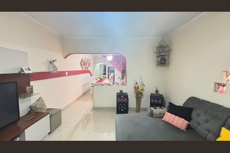 Casa à venda com 194m², 4 quartos e 2 vagas Casa à venda com 194m², 4 quartos e 2 vagasSala